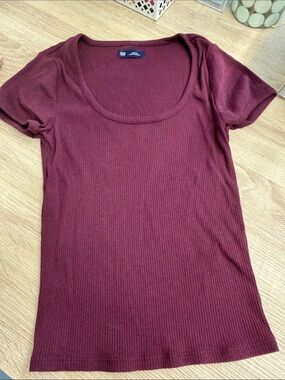 GAP Short Sleeve Ribbed Scoop Neck Top - Maroon